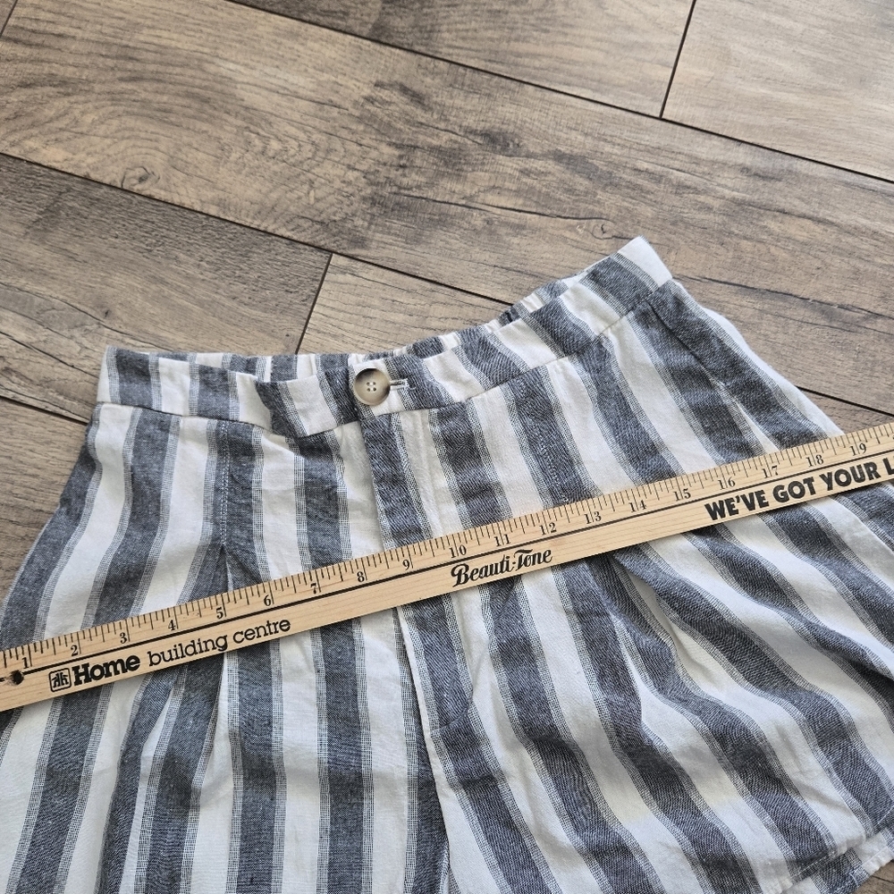 Heartloom Striped Gray and White Women's Medium Shorts - Picture 11 of 13